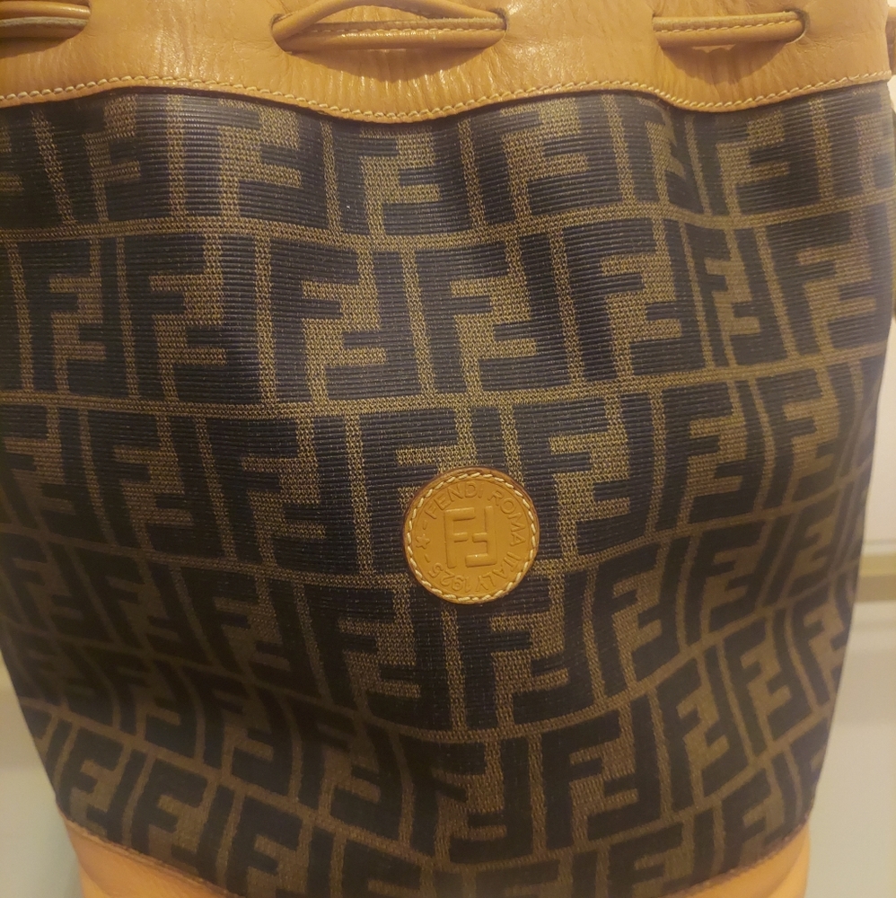 Vintage fendi bucket handbag